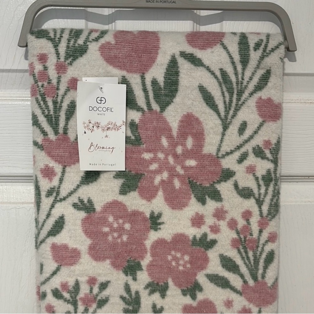 Docofil Floral Pattern Blanket - Pink and Green